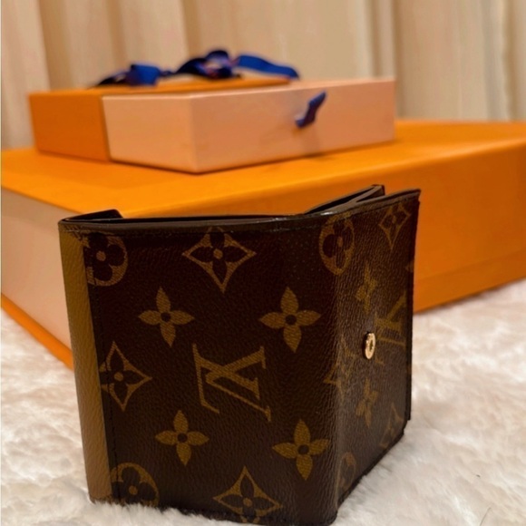 💯% Authentic Louis Vuitton Zoé wallet ✨ - Picture 7 of 15